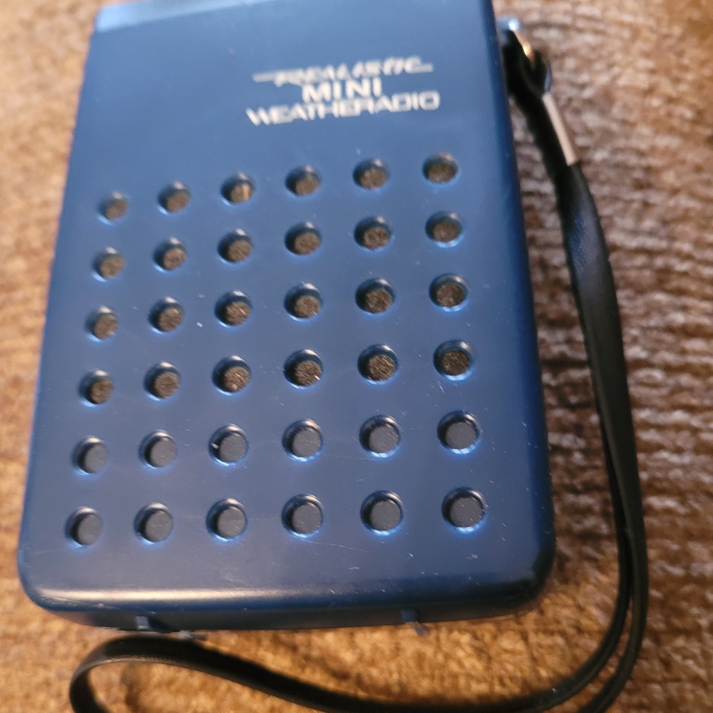 Realistic Vintage Mini WeatheRadio, Box, Warranty Card 12-160 Works!